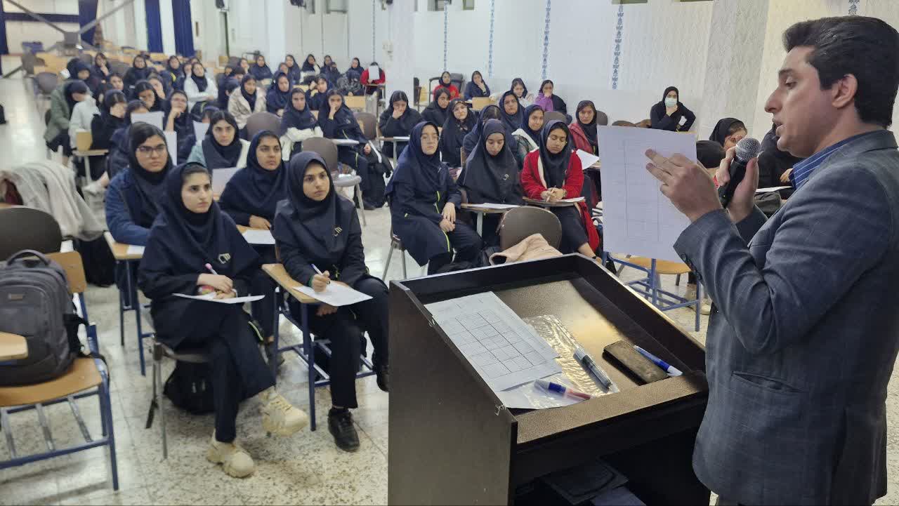 جلسه مشاوره گروهی پایه دوازدهم وچگونگی روند ثبت نام کنکور