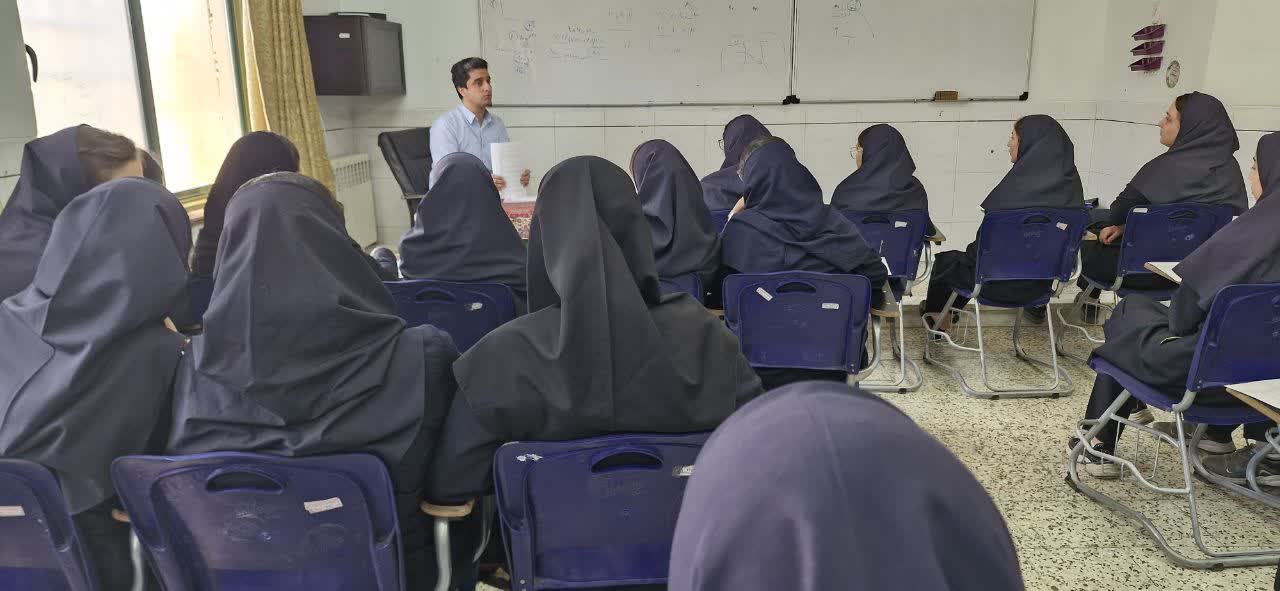 نشست دانش آموزان با مشاور تحصیلی