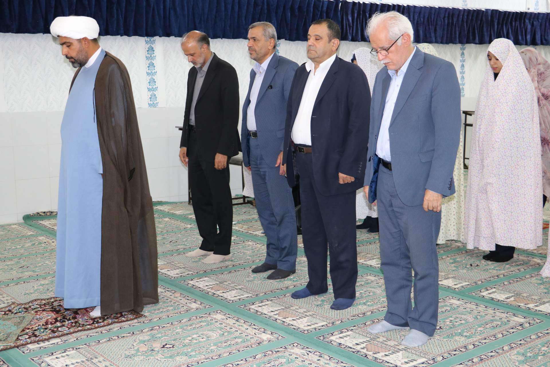 برگزاری نماز جماعت