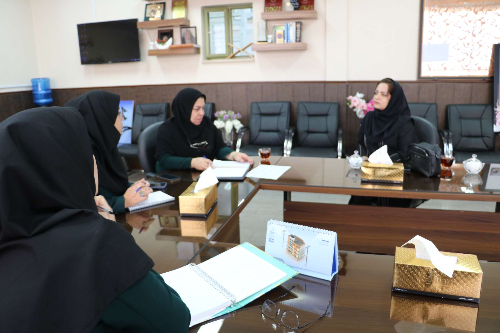 نشست کادر دبیرستان دخترانه با مشاورین بالینی