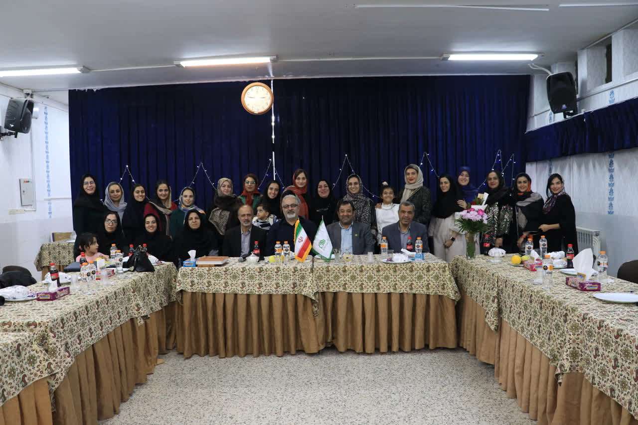 نشستی با فارغ التحصیلان دبیرستان دخترانه