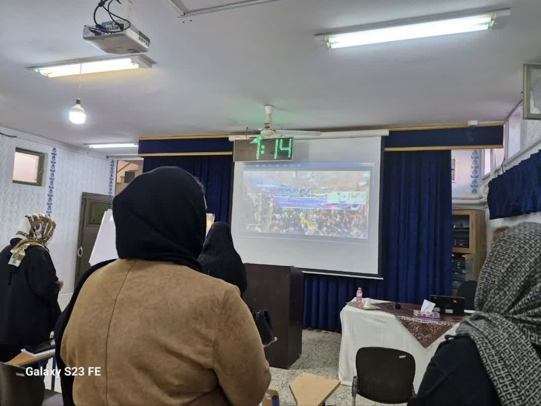 جلسه ای باحضور والدین دانش آموزان پایه دوازدهم تجربی